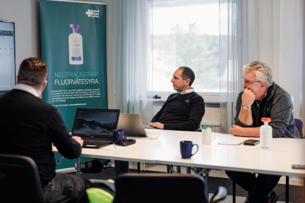 Första hjälpen vid kemiska olyckor med fluorvätesyra